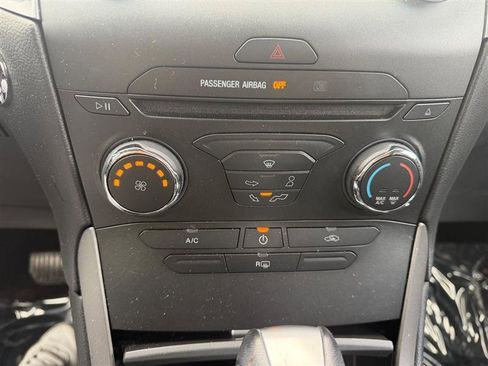 Used 2017 Ford Edge SE image 30