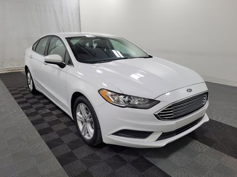 Used 2018 Ford Fusion SE w/ Fusion SE Technology Package image 13