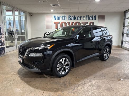 Used 2023 Nissan Rogue SV image 1