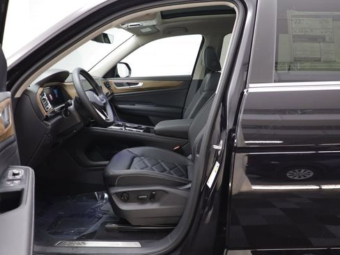 New 2026 Volkswagen Atlas SE w/ Panoramic Sunroof Package image 5