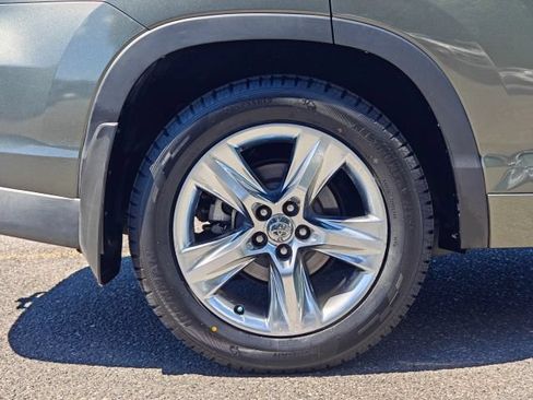 Used 2015 Toyota Highlander Limited Platinum AWD/4WD image 16