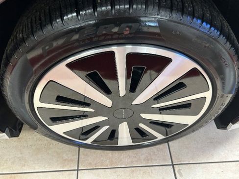 Used 2024 Lucid Air Touring image 25