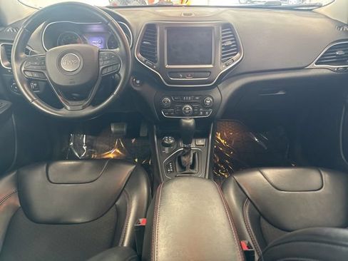 Used 2019 Jeep Cherokee Trailhawk w/ Cold Weather Group AWD/4WD image 2