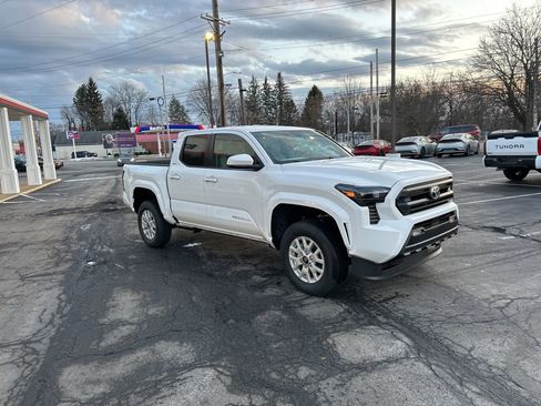 New 2026 Toyota Tacoma SR5 AWD/4WD image 3