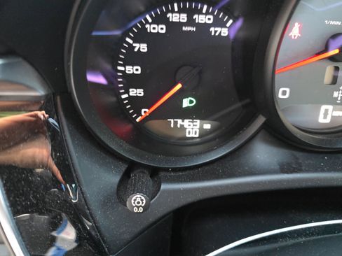 Used 2018 Porsche Macan S image 16