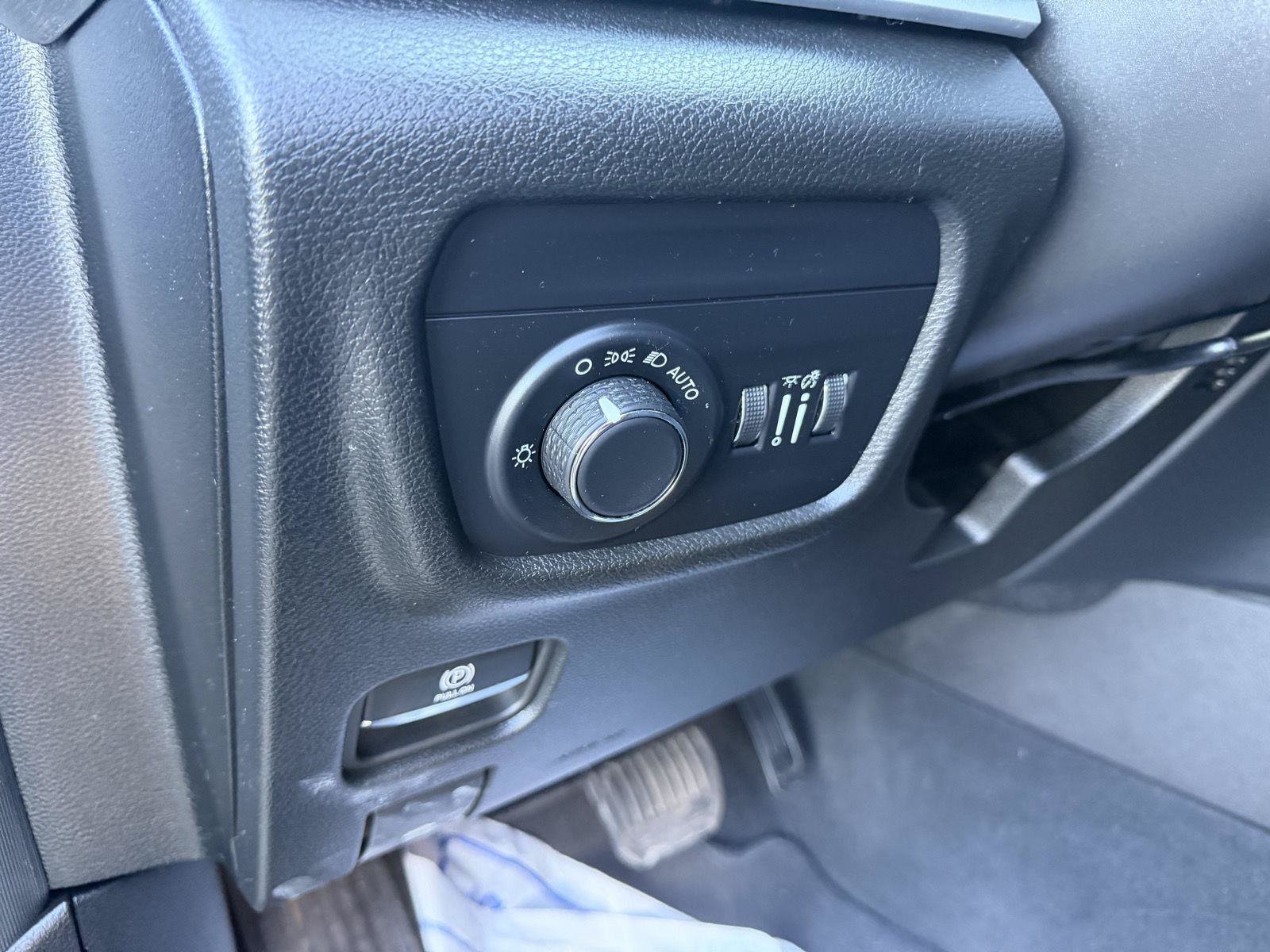 Used 2025 Jeep Grand Cherokee L Laredo w/ Luxury Tech Group I RWD image 10