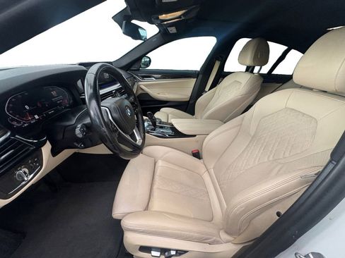Used 2021 BMW 530i w/ Premium Package RWD image 10