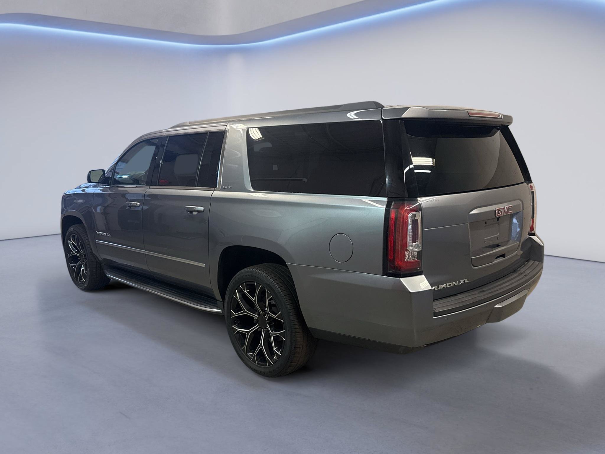 Used 2018 GMC Yukon XL SLT w/ Premium Edition AWD/4WD image 5
