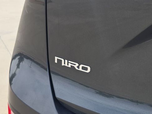 Certified 2024 Kia Niro EX Touring FWD image 11