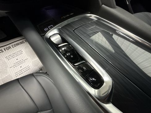 Used 2024 Buick Enclave Premium image 16