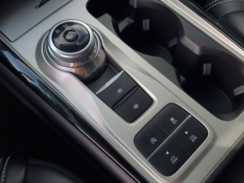 Used 2022 Ford Explorer ST image 9