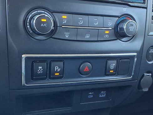 Used 2023 Nissan Titan SV image 21