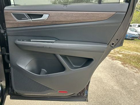 Certified 2025 Volkswagen Atlas SEL Premium R-Line image 48