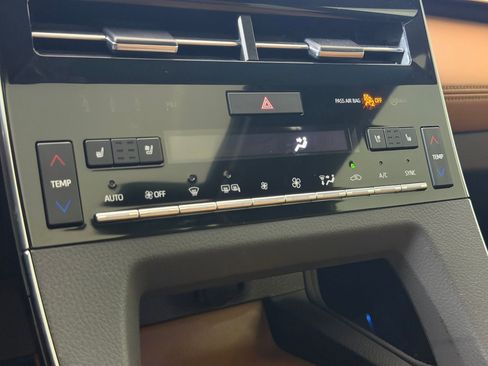 Used 2019 Toyota Avalon Limited w/ Advanced Safety Package image 18