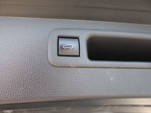 Used 2022 Toyota Highlander XLE AWD/4WD image 30