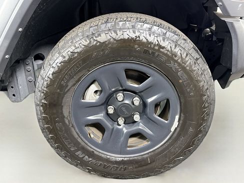 Used 2024 Jeep Wrangler Sport image 32