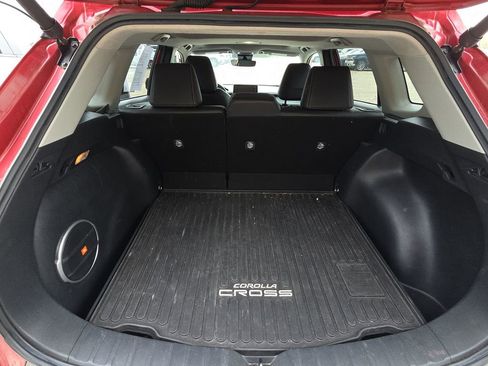 Used 2022 Toyota Corolla Cross XLE w/ Convenience Package image 15