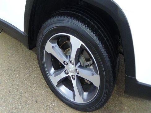 Certified 2024 Jeep Grand Cherokee L Limited image 11