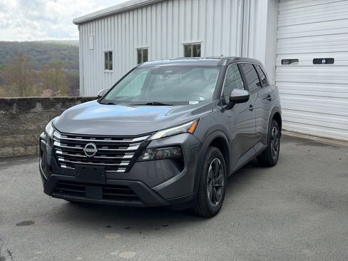 Used 2024 Nissan Rogue SV AWD/4WD image 1