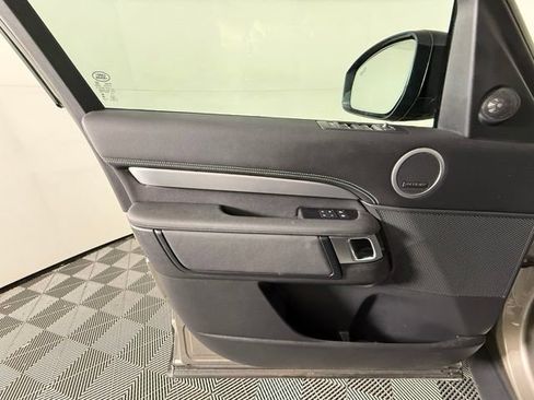 Used 2024 Land Rover Discovery Dynamic SE AWD/4WD image 9