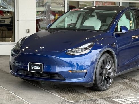 Used 2022 Tesla Model Y Performance image 3