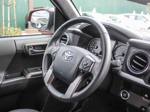 Used 2017 Toyota Tacoma TRD Sport w/ Tow Package image 19