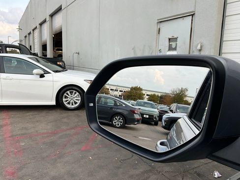 Used 2025 Volkswagen Atlas SE image 20