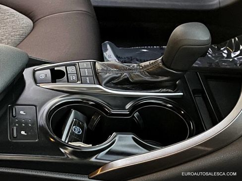 Used 2019 Toyota Camry LE image 28