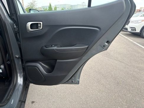 Used 2025 Hyundai Venue SEL FWD image 11