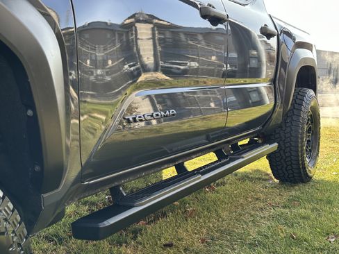 Used 2024 Toyota Tacoma TRD Off-Road image 12