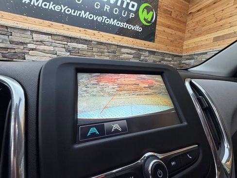 Used 2018 Chevrolet Equinox LS AWD/4WD image 39