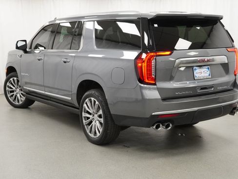 Used 2021 GMC Yukon XL Denali w/ Denali Premium Package AWD/4WD image 4