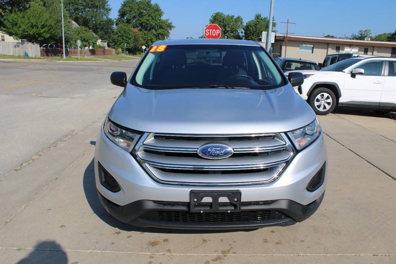Used 2018 Ford Edge SE FWD image 3