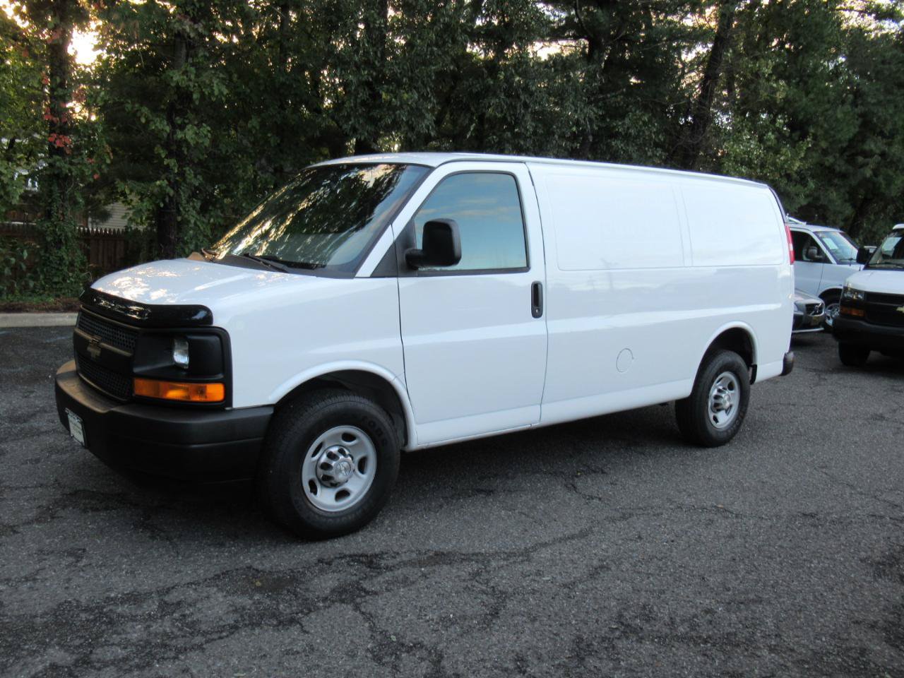 Used 2017 Chevrolet Express 2500 RWD image 2