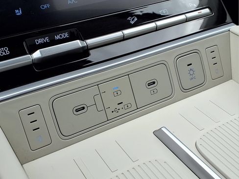 Used 2024 Hyundai Santa Fe Calligraphy FWD image 23
