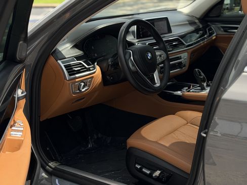 Used 2020 BMW 750i xDrive w/ Executive Package AWD/4WD image 21