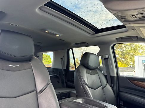 Used 2019 Cadillac Escalade Luxury AWD/4WD image 19
