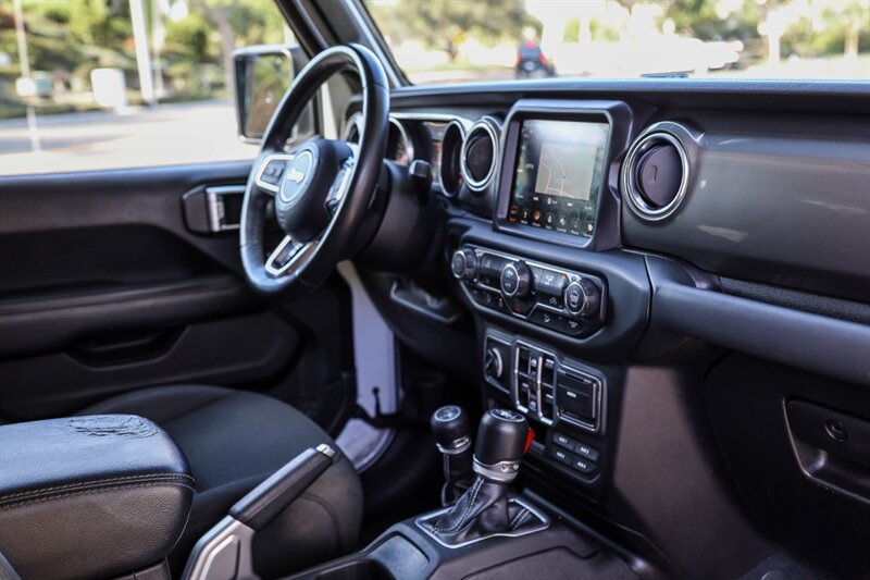 Used 2018 Jeep Wrangler Unlimited Sahara AWD/4WD image 24