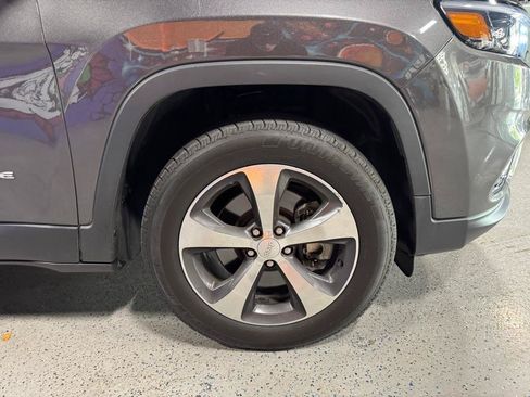 Used 2019 Jeep Cherokee Limited AWD/4WD image 25