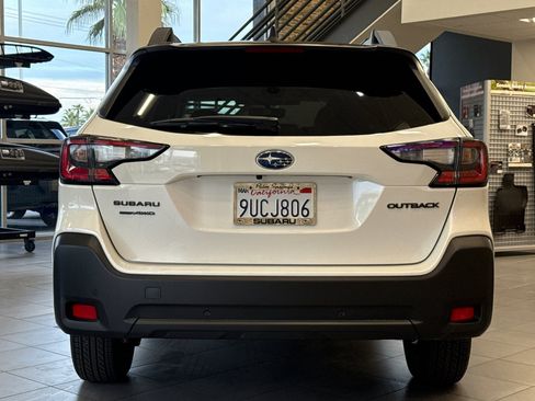 Certified 2025 Subaru Outback Onyx Edition image 4