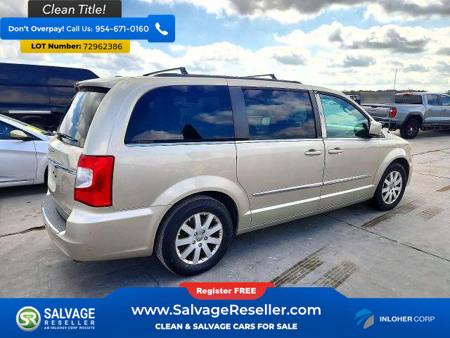 Used 2014 Chrysler Town & Country Touring FWD image 4