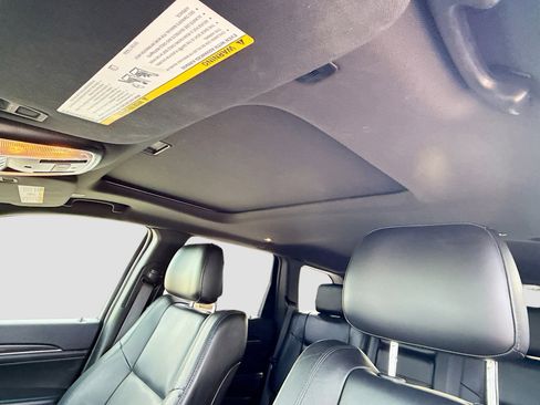 Used 2019 Jeep Grand Cherokee Limited image 26