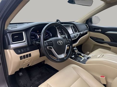 Used 2019 Toyota Highlander XLE image 26