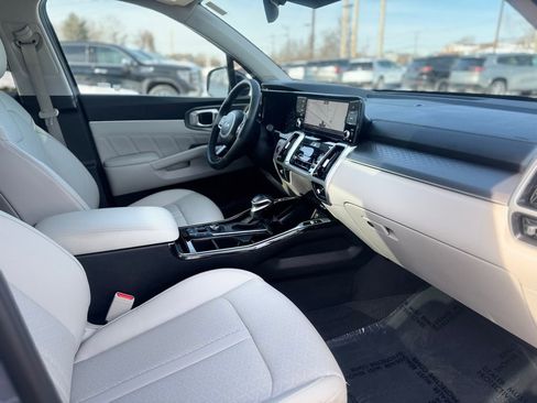 Used 2023 Kia Sorento SX image 11