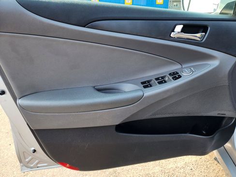 Used 2011 Hyundai Sonata SE w/ Navigation & Sunroof Pkg 4 FWD image 12
