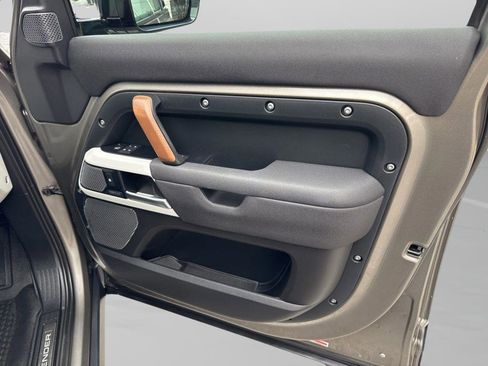 Used 2022 Land Rover Defender 110 X-Dynamic SE image 38