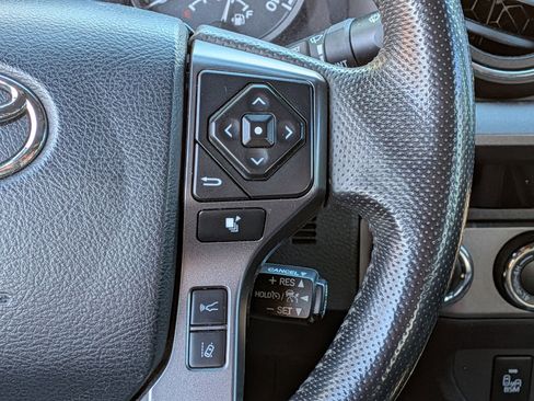 Used 2018 Toyota Tacoma TRD Off-Road image 15