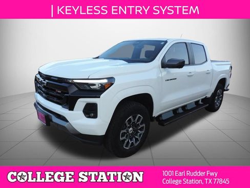 Used 2025 Chevrolet Colorado Z71 w/ Technology Package AWD/4WD image 8