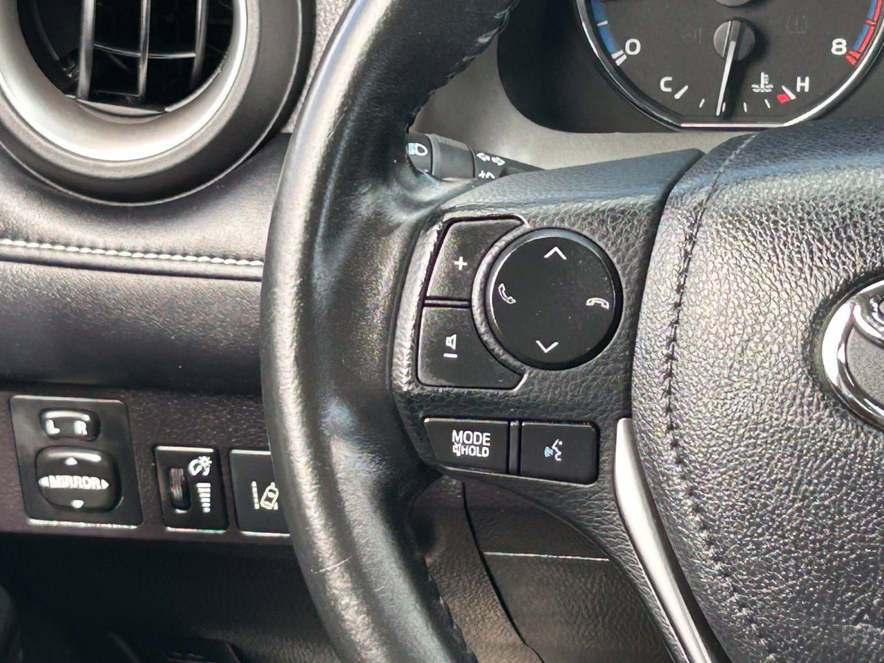 Used 2018 Toyota RAV4 Limited w/ Advanced Technology Package AWD/4WD image 20