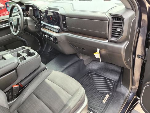 Used 2023 Chevrolet Silverado 1500 LT AWD/4WD image 9